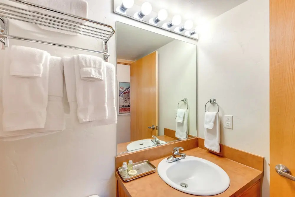 Condo w/ Mtn View < 1 Mi to Steamboat Resort!