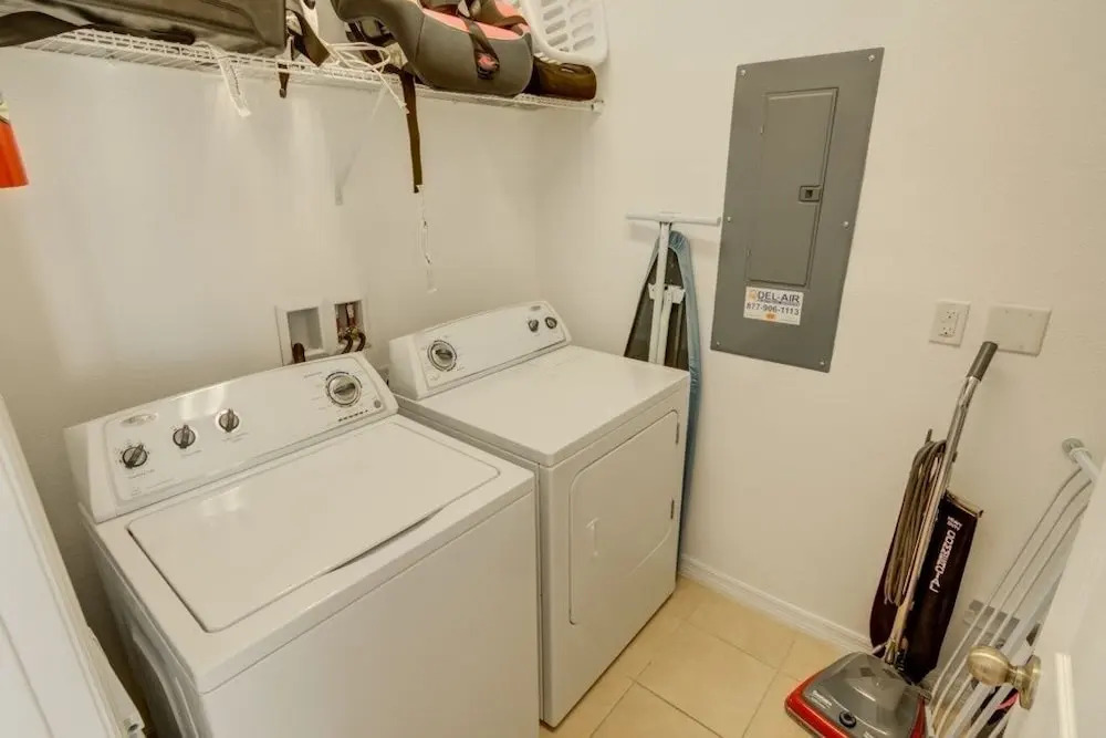 Bella Vida Townhome Tv's Throughout! 3 Bedroom Townhouse