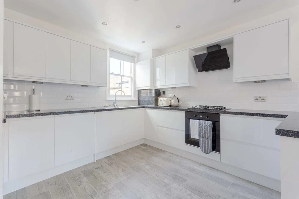 Stunning 3 Bedroom 2 Bath in Fantastic Location