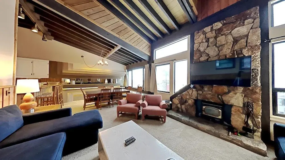 Slopeside Four Bedroom Homes at 1849 Condos - Free Wifi and Parking! by RedAwning