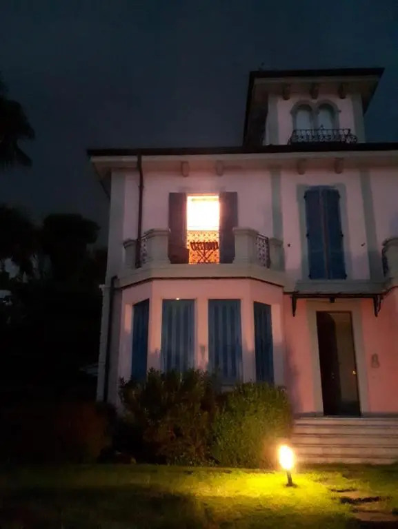 Villa Maria, Lakefront Art Villa on Lake Maggiore