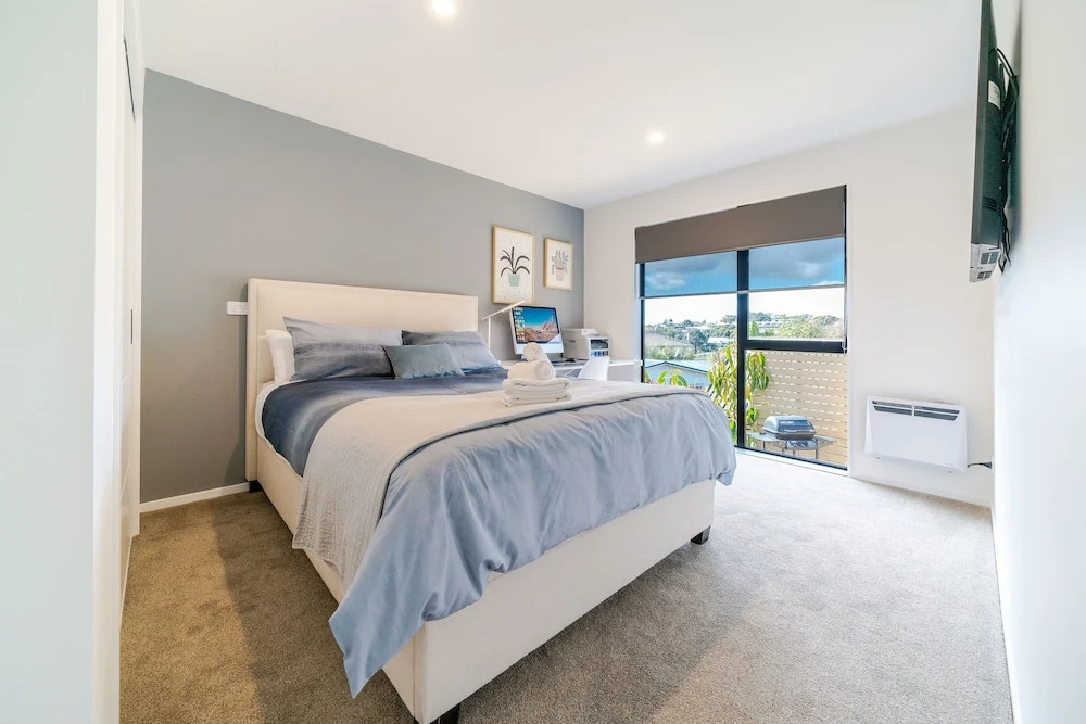 Browns Bay Brand New Super Modern 2