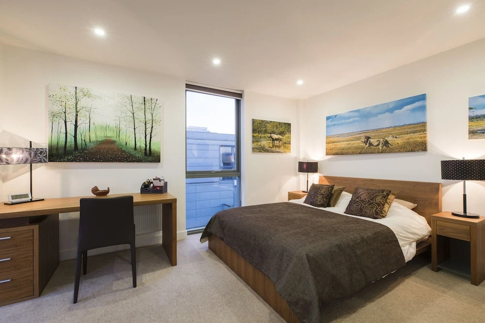 JOIVY Trendy Islington Flat for 2 with Patio