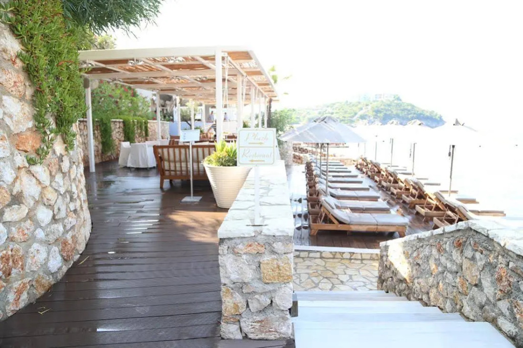 Folie Marine Hotel & Beach Club