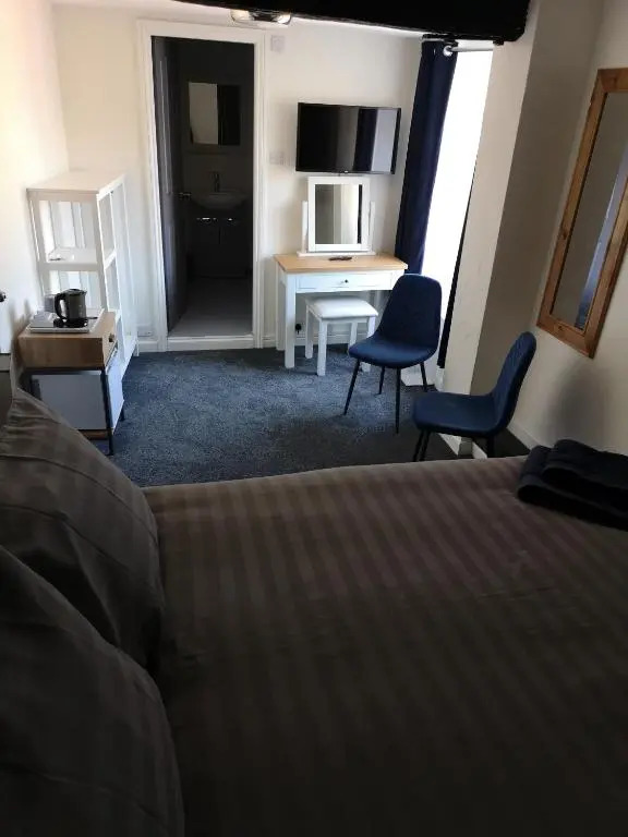 Red Lion Rooms - Self Check In