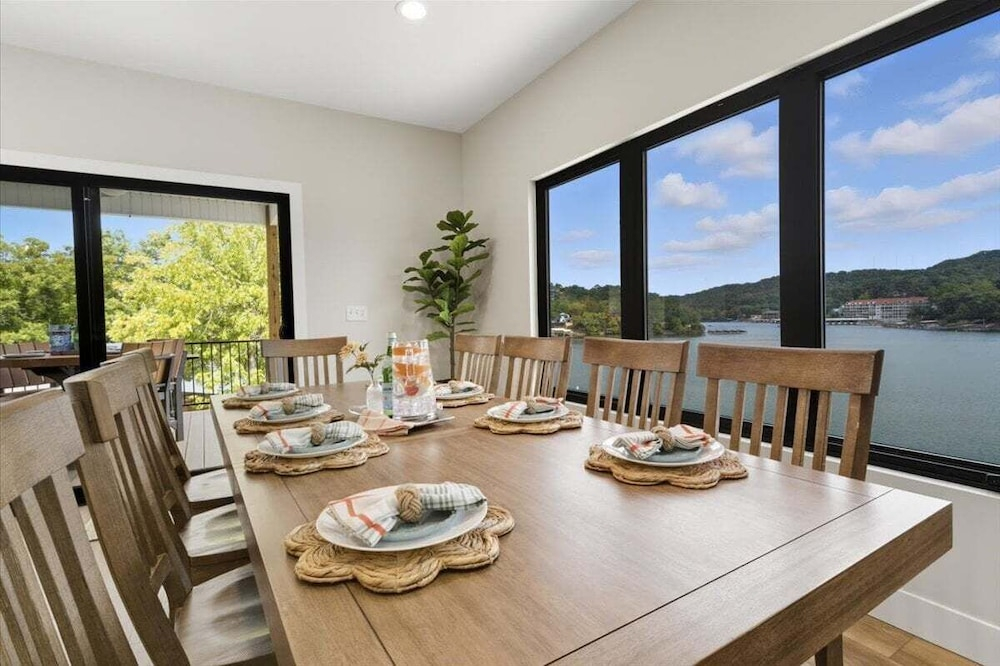 Modern Lakefront Escape The Twelve