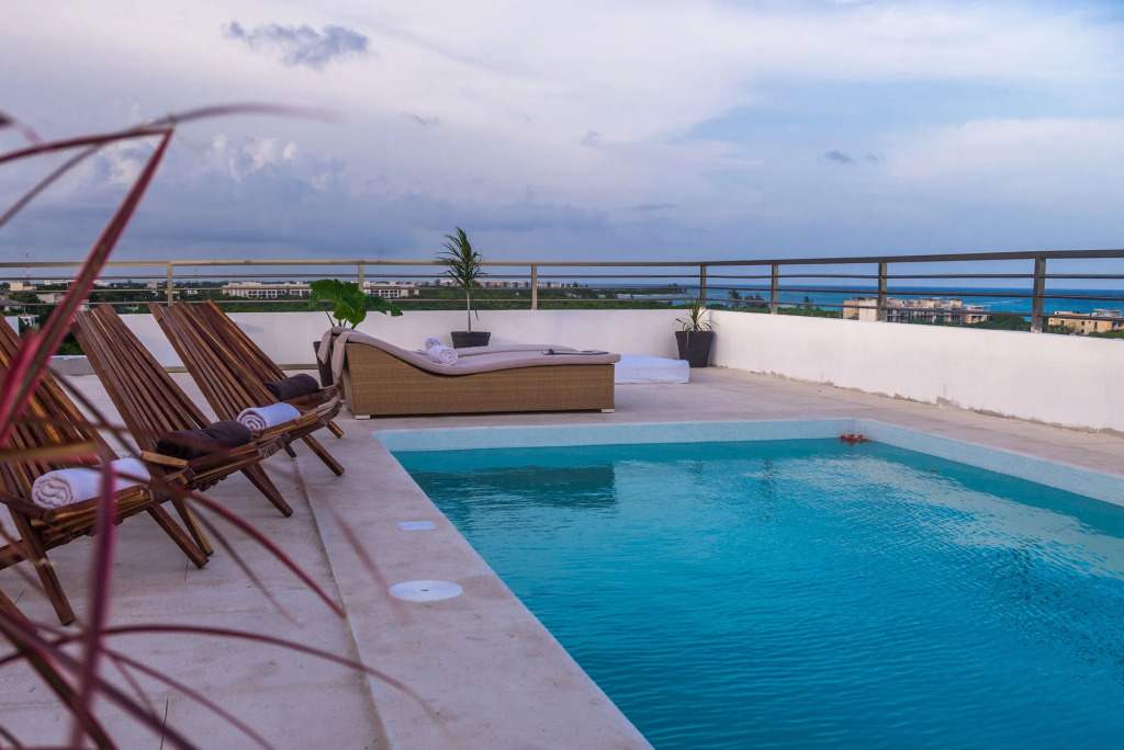 Las Perlas Condo
