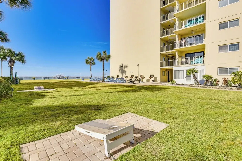 Beach & Pool Access: Regency Towers Condo in Pcb!