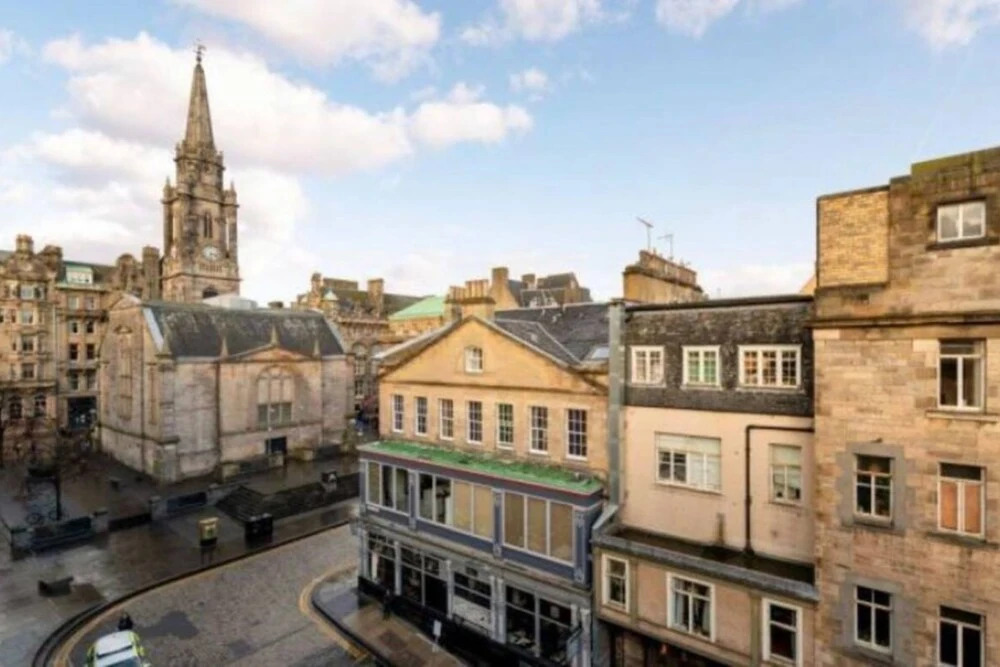 Charming 3 Bedroom Apartment in the Heart of Vibrant Old Town