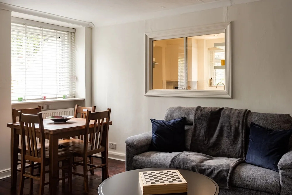 Gorgeous 2 Bed Near Greenwich For 6 Guests