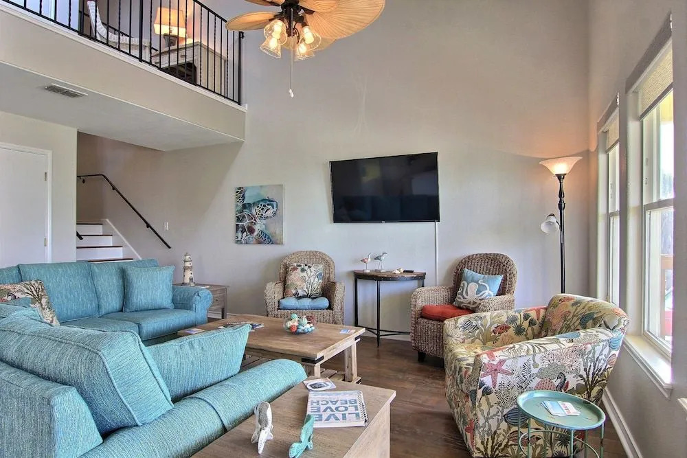 Sunny and Chairs 4 Bedrooms 3 Bathrooms Home