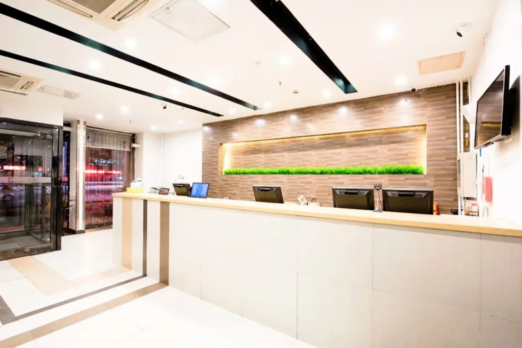 Ease Hotel (Shenyang Middle Street Pedestrian Street)