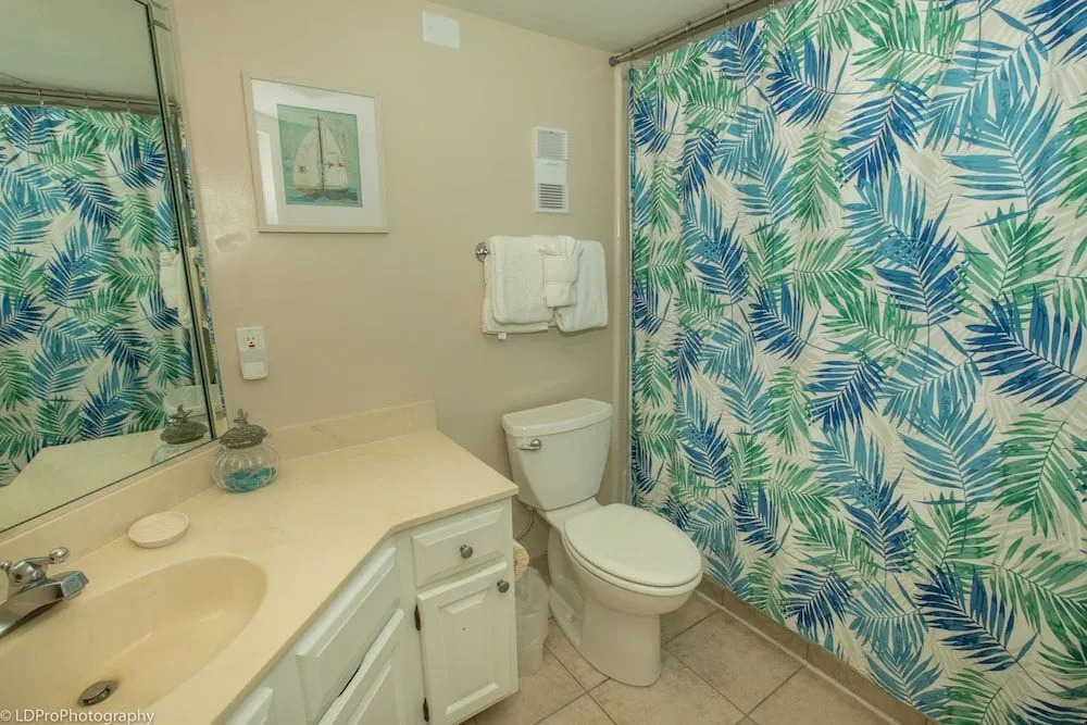 Inlet Reef 603 2 Bedroom Condo by RedAwning