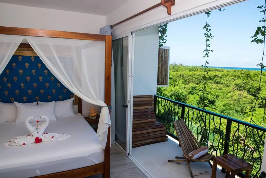 Oceanview Luxury Suite Steps from Quinta Avenida Balcony Infinity pool HMoon