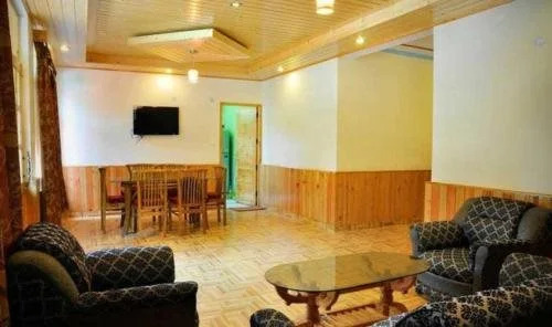 THE CEDAR VILLA AND APARTMENT,Bonefire,Cook,Helper,Kitchen,Lawn,Parking,5 min Drive Mall road