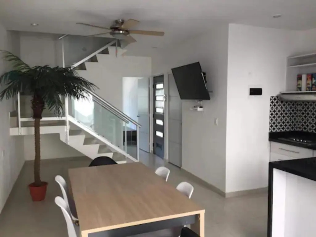 Stunning beach holidays house with 24h security