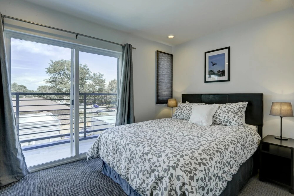 Built in 2017 Luxurious 4 BR home in DT
