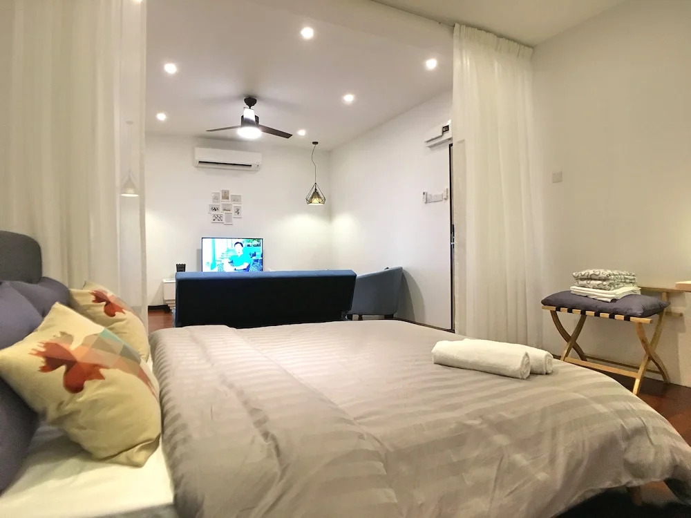iBook8 Superior 1 Bedroom Gurney Suites  by iBook Homestay