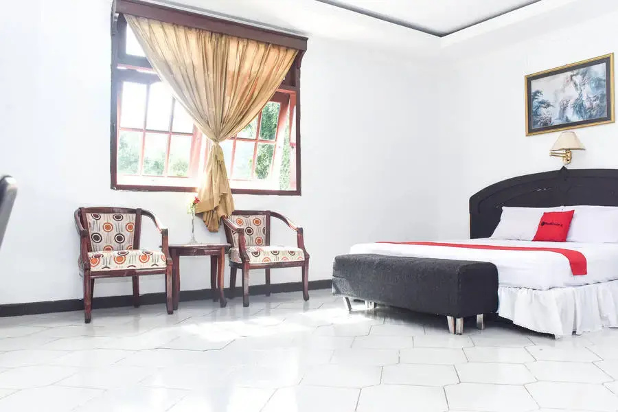 RedDoorz Plus @ Tirta Kencana Hotel