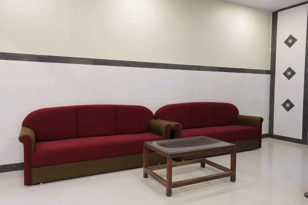 OYO 10697 Hotel Suraj Inn