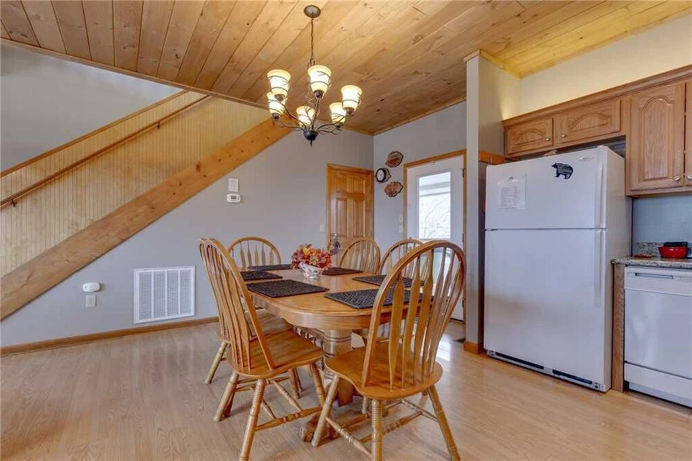 Autumn Leaves - Four Bedroom Cabin