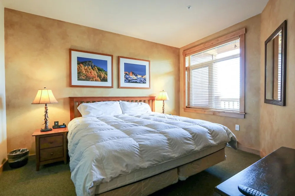 Sunstone 103 Updated Condo At Sunstone Lodge with Great Complex Amenities, near Ski-In Ski-Out by RedAwning