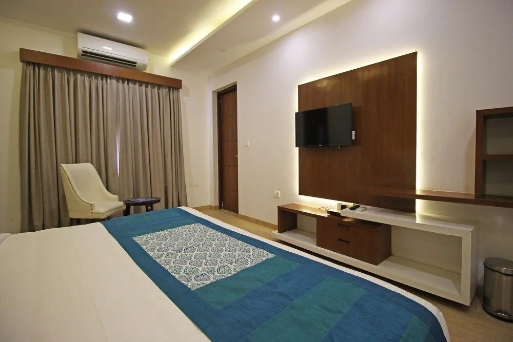 Oyo 6135 The Motif