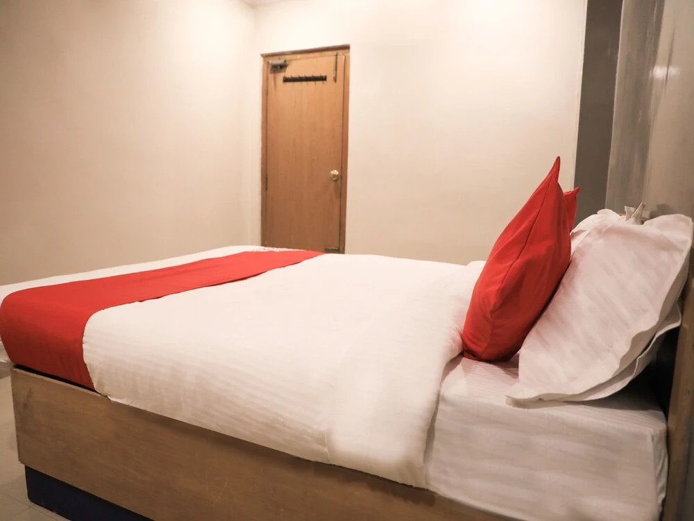 OYO 15752 KBR Residency