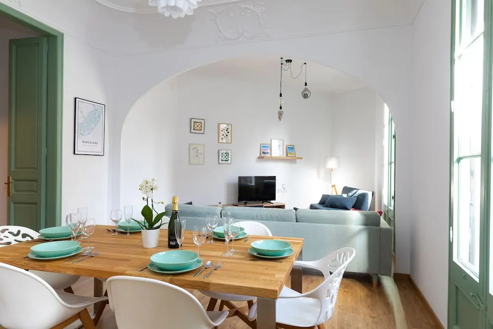 Modernist Family Apartment by PriorityVillas