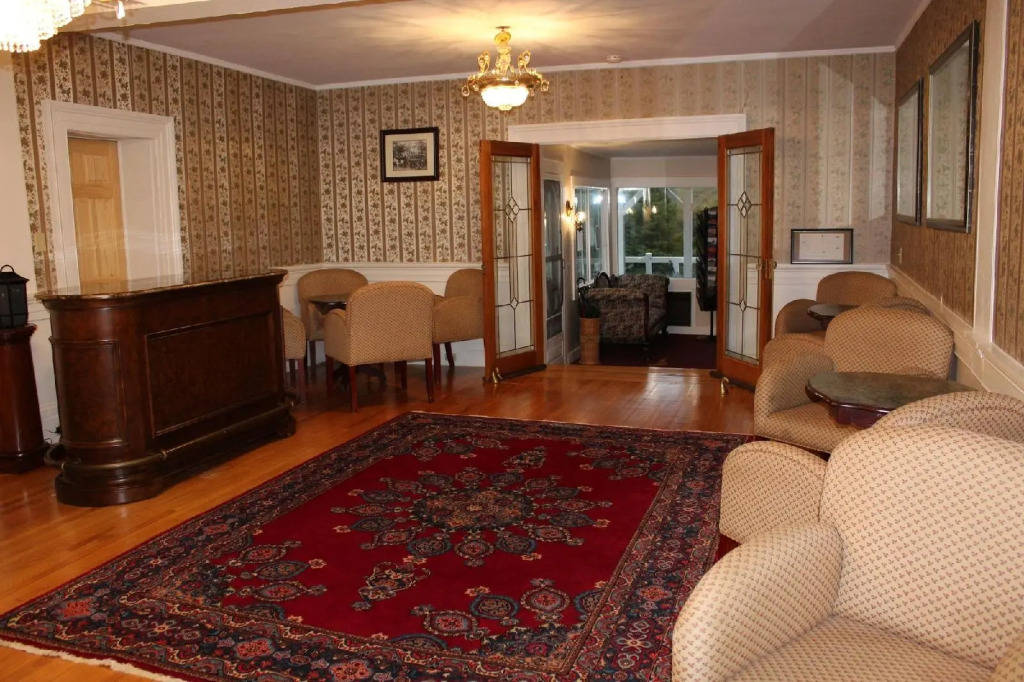 Tara Manor Inn