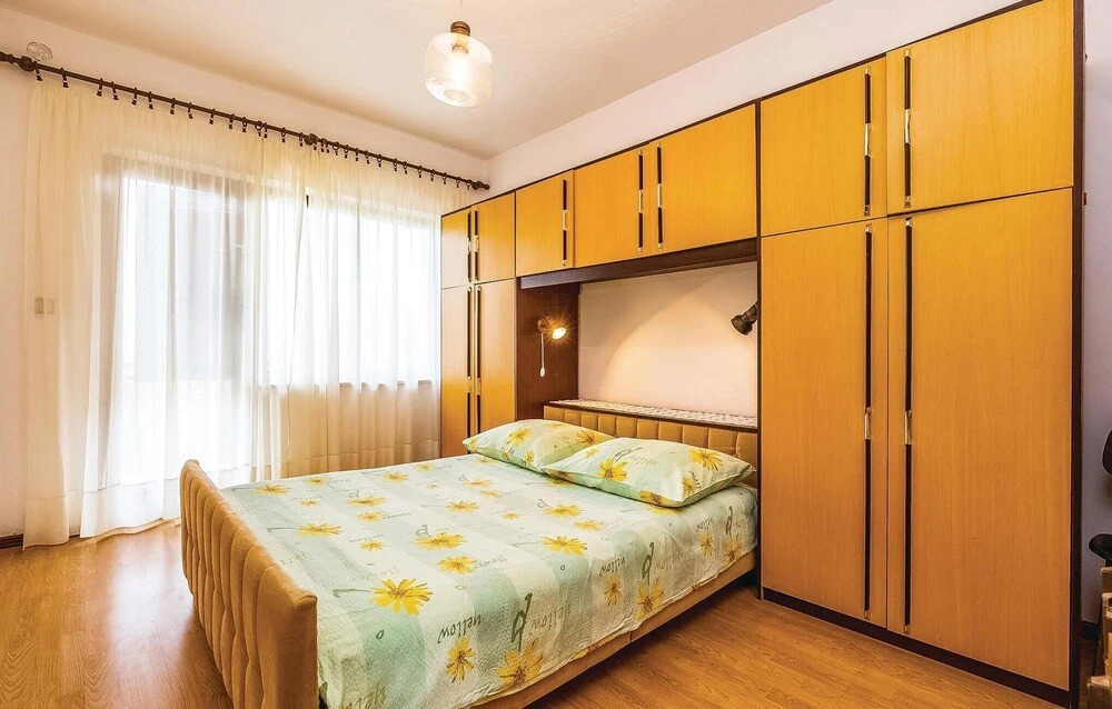 Stunning Apartment in Malinska With 3 Bedrooms and Wifi