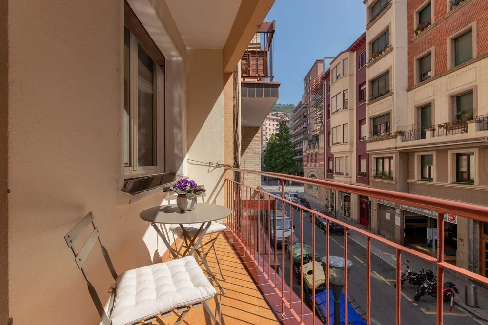 Charming and Stone Throw to Guggenheim & Old Town
