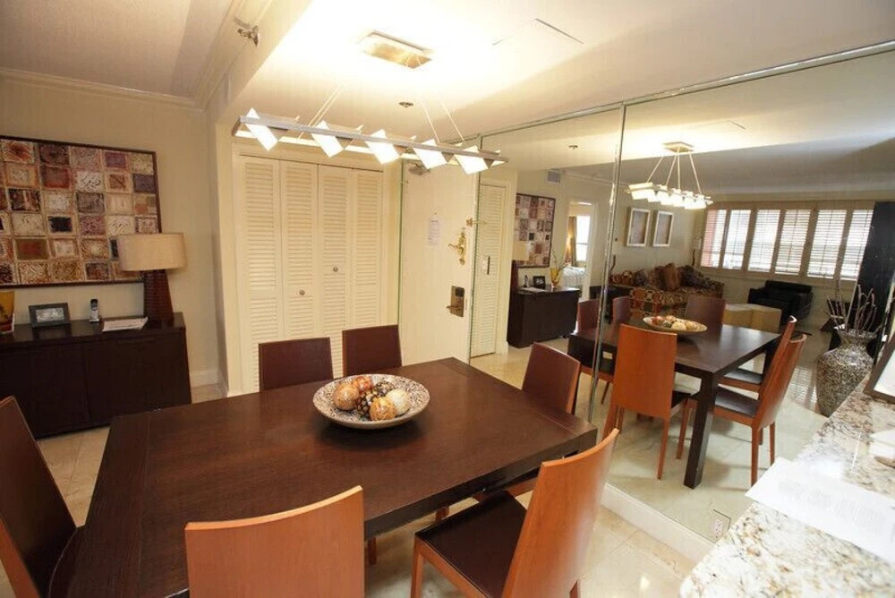 Alexander 1208 - 2 Br Apts