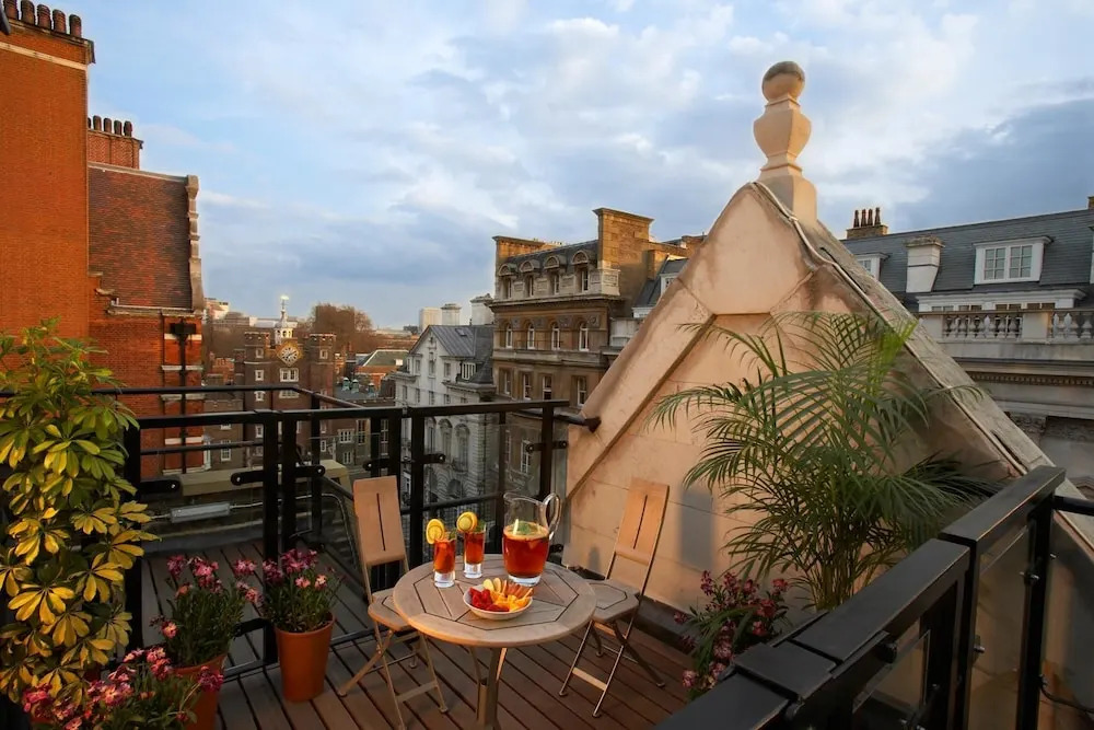Palace View - Two Bedroom Apartment