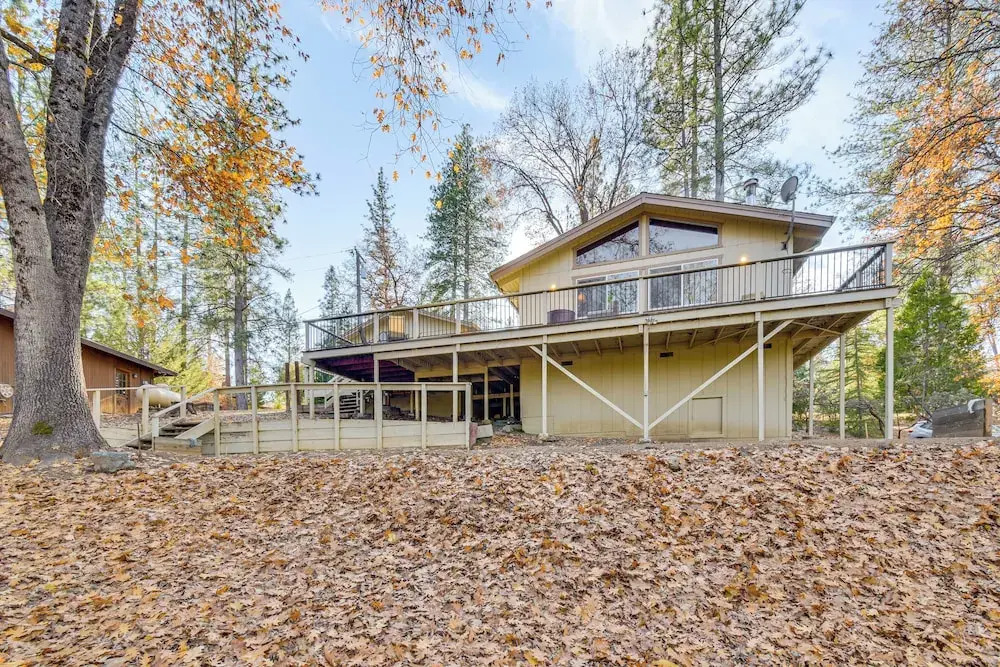 Deck + Fire Pit: Pine Mountain Lake Getaway!