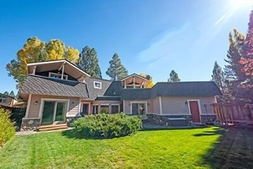2253 Catalina Drive 4 Bedroom Home