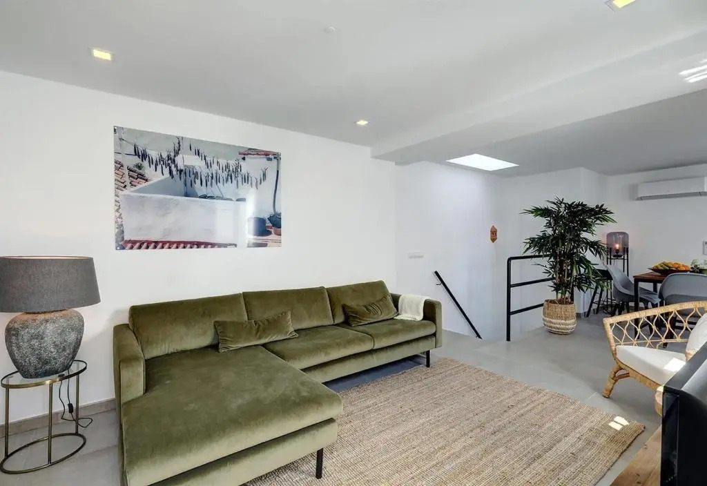 Renovated townhouse San Roque 91