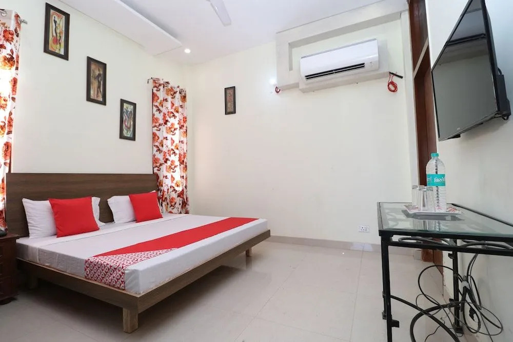 Oyo 24025 Sharan Square