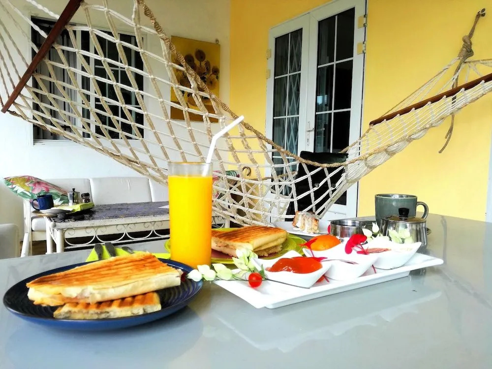 Bahama Breeze Beach Apartment B&B