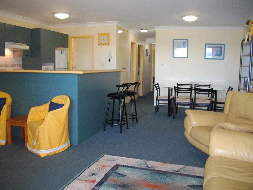 Sunset Towers,  Unit 9/25 Donald Street