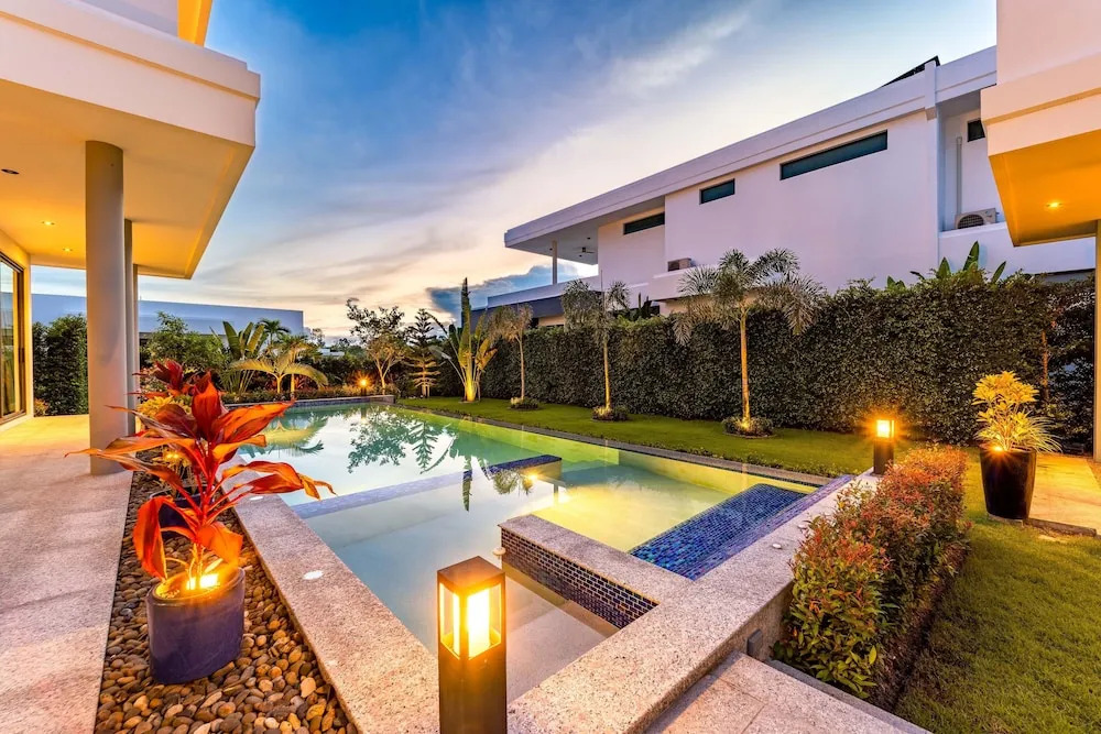 Luxury Modern 6 Bed Private Pool Villa LLW