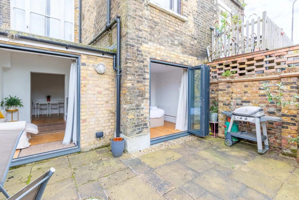 Homely 2BD Flat W/private Patio Near Maida Vale!