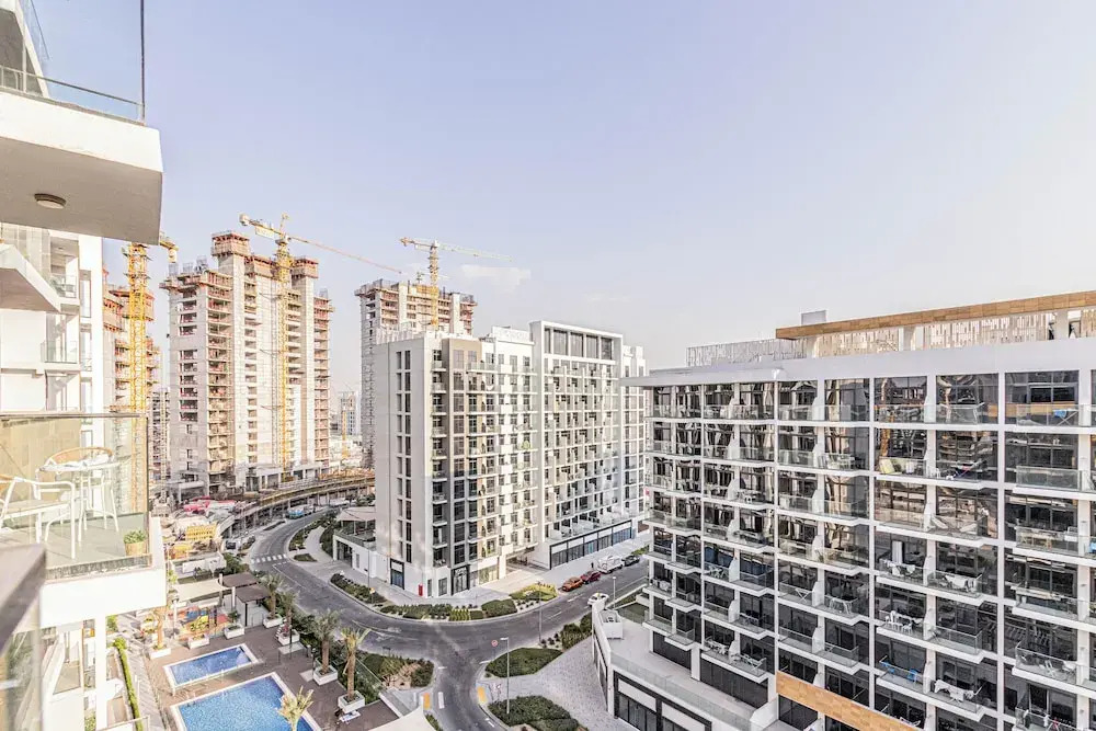 Luxurious 1BR Living in Azizi Riviera 39