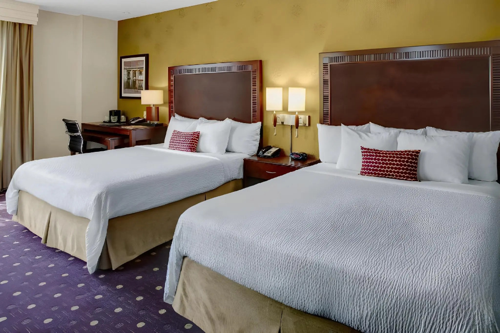 Courtyard by Marriott Kansas City Country Club Plaza
