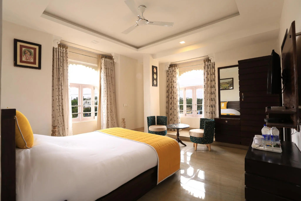 Bloom Boutique l Lake Pichola