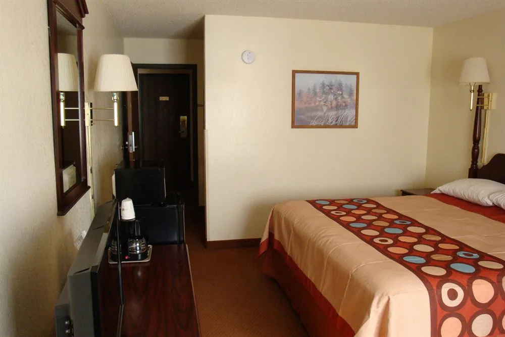 Super 8 Lamar