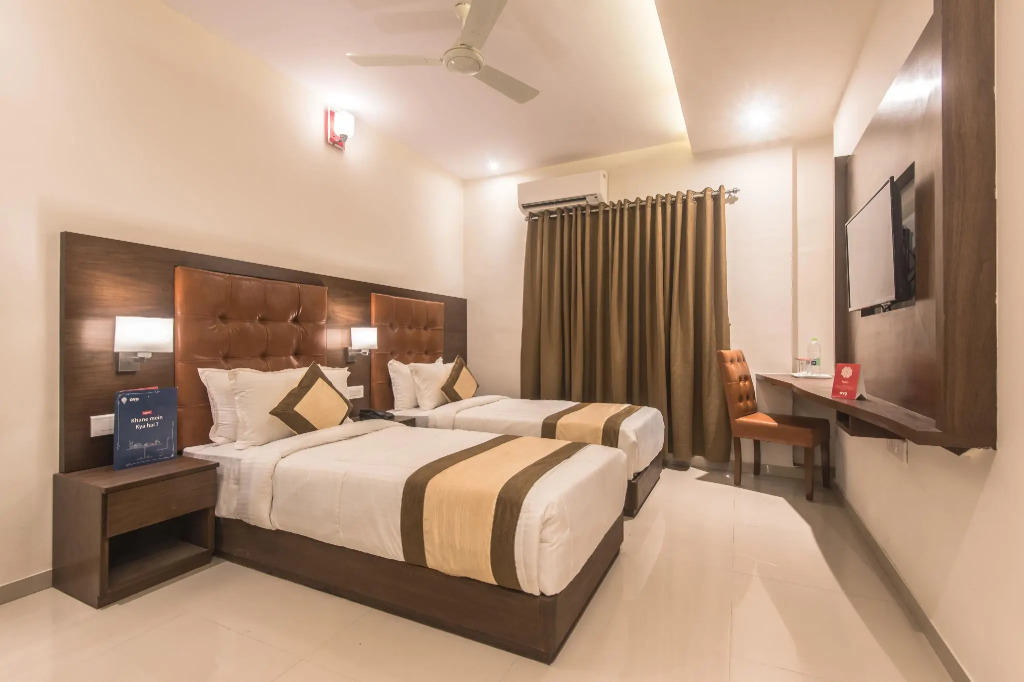 OYO 9328 Empire Suite