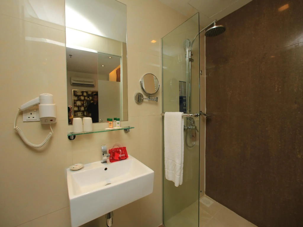 OYO 121 Frenz Hotel