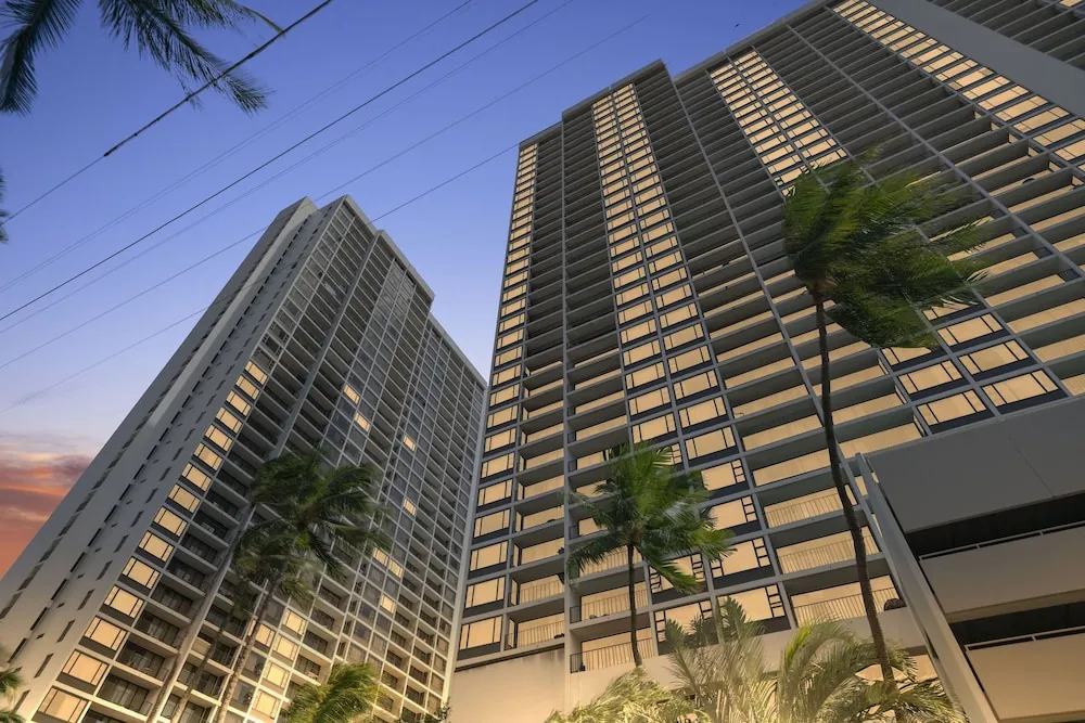 Waikiki Banyan Condo With Panoramic 37th Floor Ocean Views