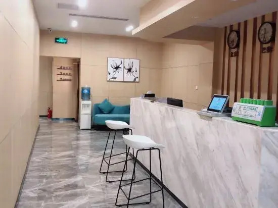 Laiyue Hotel (Zhengzhou Futadong Subway Station)